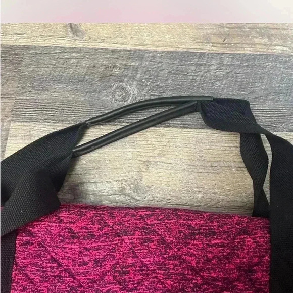 Victoria's Secret Pink Quilted Duffle Bag Tote Magenta and Black - Picture 4 of 8